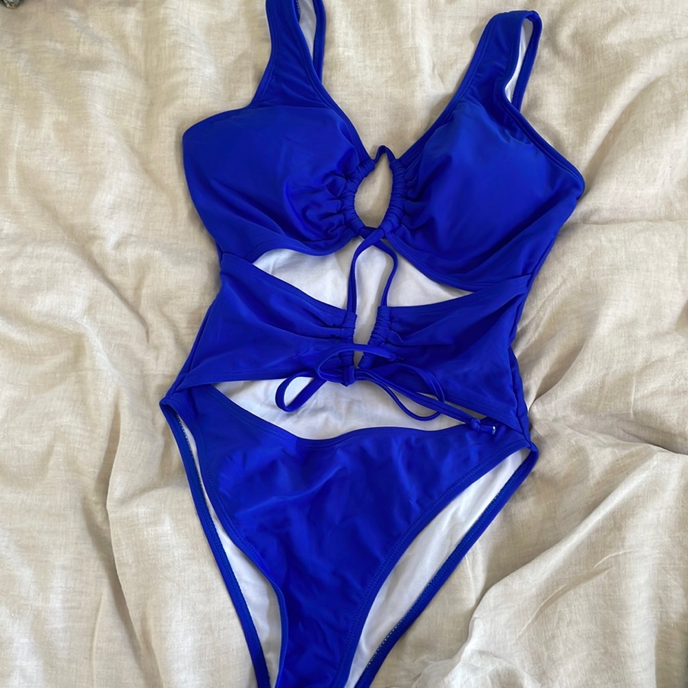 Women’s one piece bathing suit